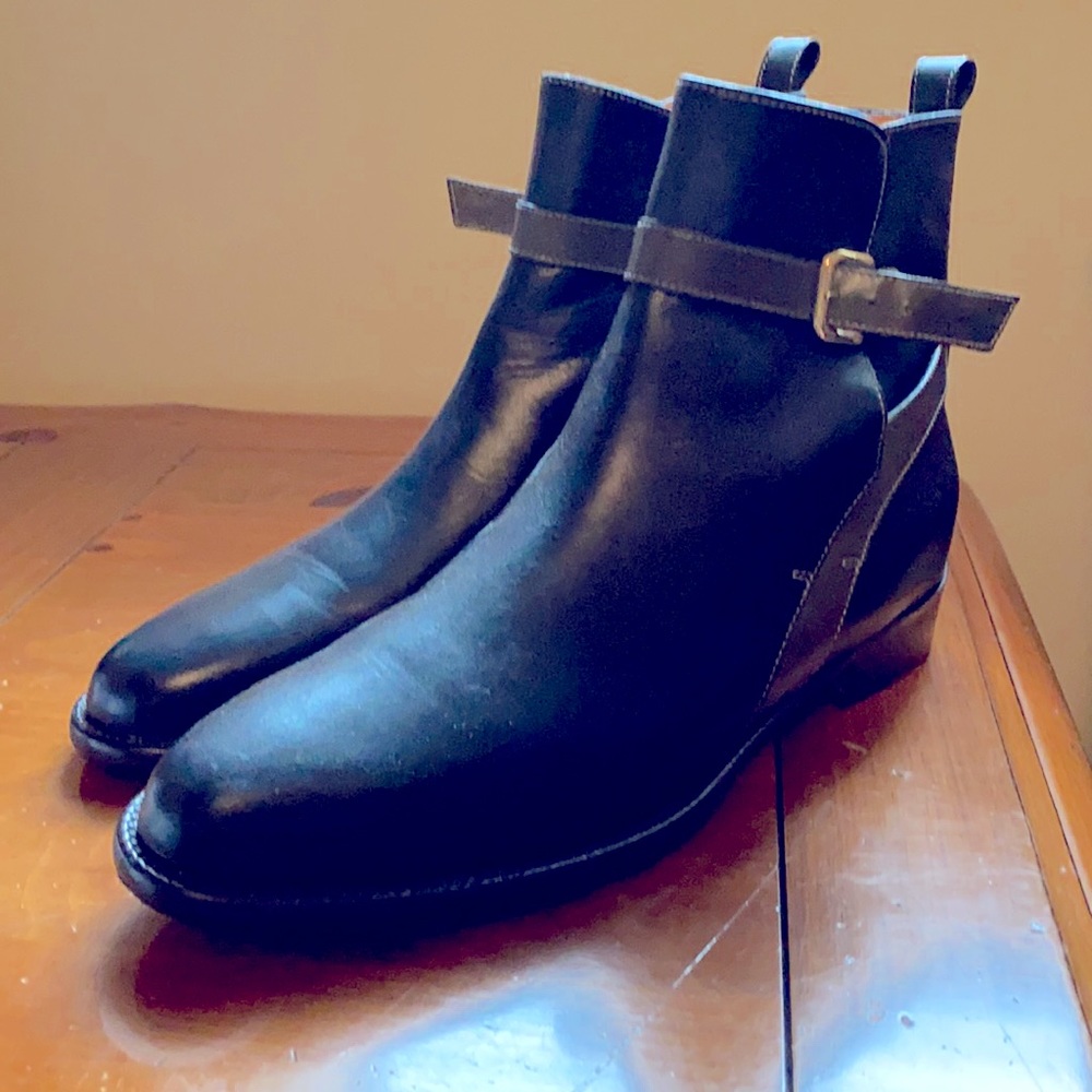 Black ankle booties.  NWOT Ron White Signature black boot size 39